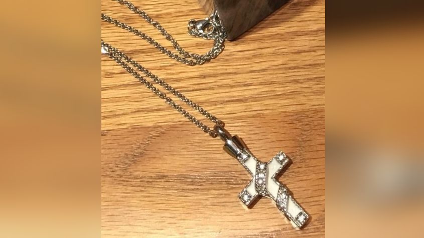 Spokane Valley woman searches for missing necklace containing late fiances' ashes